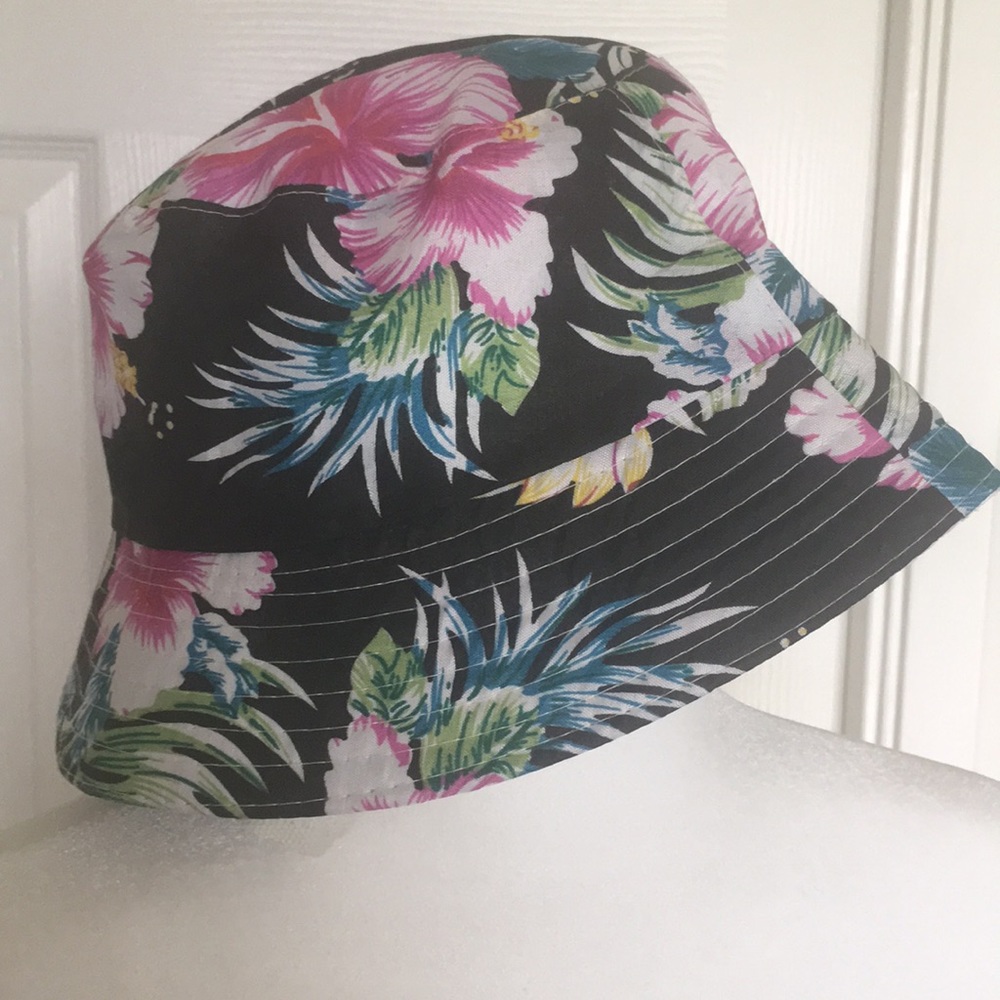 Hawaiian Hibiscus Print Lightweight Bucket Hat